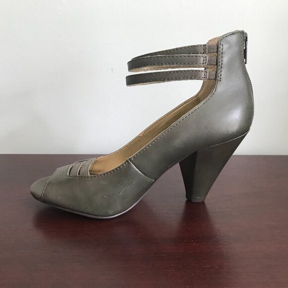 Seychelles | "Fresh Start" Peep-Toe Pumps - Picture 10 of 11